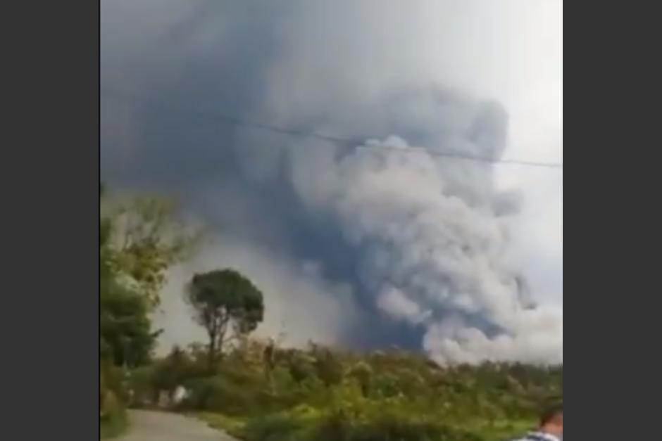 Video muestra el incremento en la actividad del volcán de Fuego este lunes 7 de marzo. (Foto: captura de video)