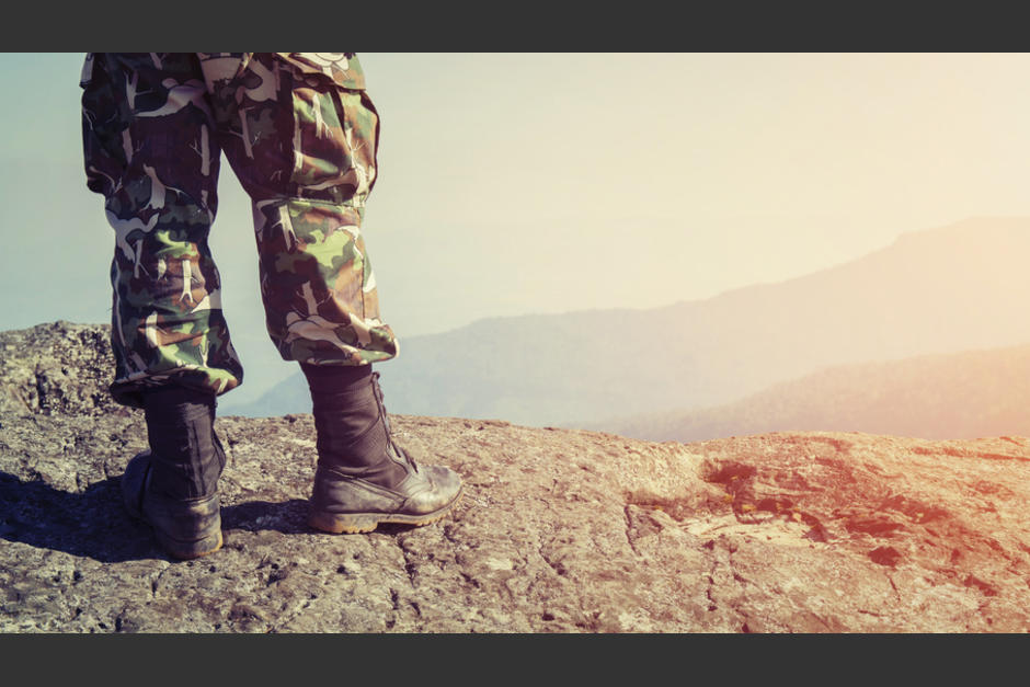 La foto del militar asesinando a un perro del vecindario en donde viv&iacute;a caus&oacute; indignaci&oacute;n. (Foto: Shutterstock)
