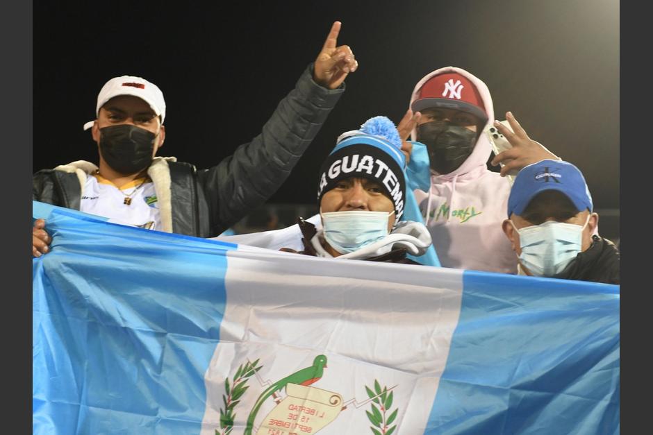 La afición guatemalteca arropa al cuadro crema en su visita al New York City. (Foto: Comunicaciones FC)