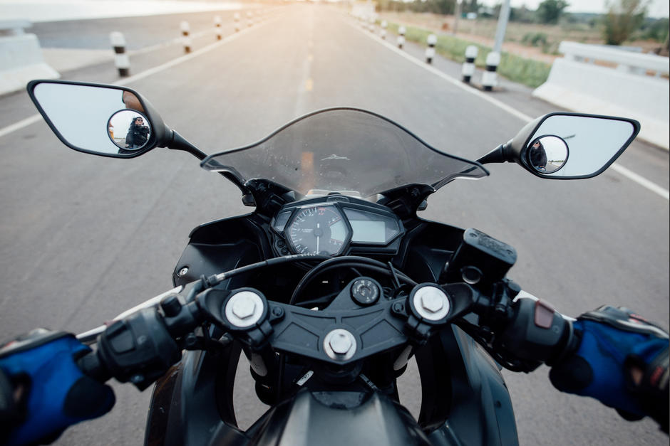 El percance se produjo en horas de la tarde sobre la calzada San Juan a la vista de todos los automovilistas. (Foto: Freepik)