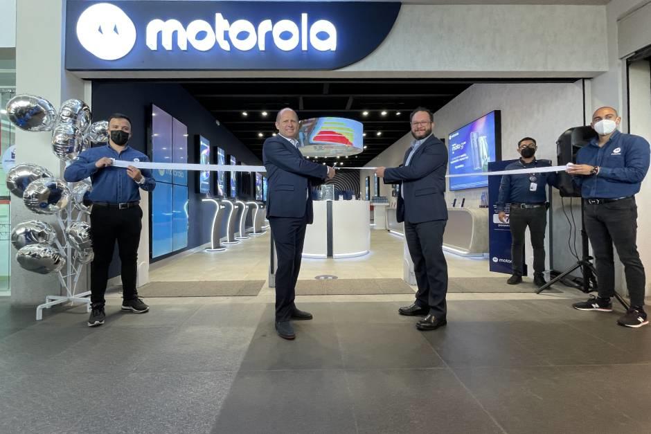 La primera tienda oficial de la marca, abre sus puertas en el centro comercial Peri-Roosevelt. (Fotograf&iacute;a: Fernando Pinetta / Soy502)