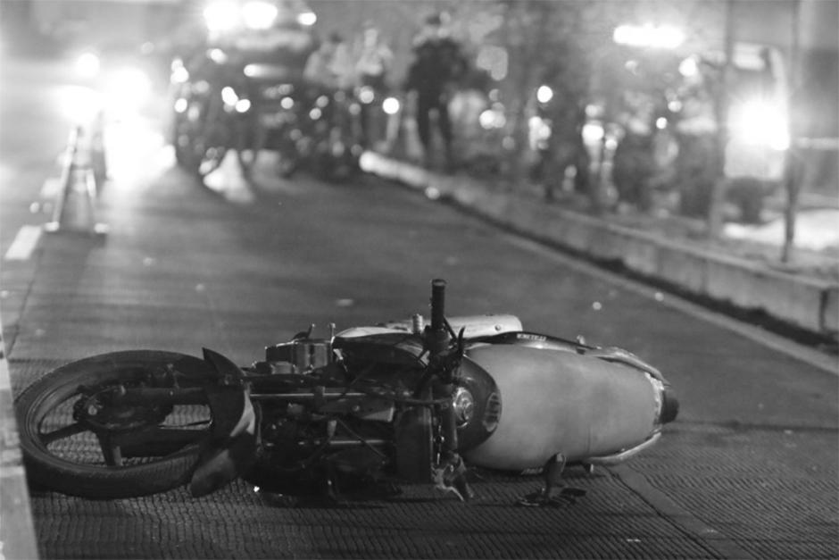 Un hombre muri&oacute; en un accidente en el kil&oacute;metro 20 de la ruta Interamericana, en jurisdicci&oacute;n de Mixco. (Foto: Bomberos Voluntarios)