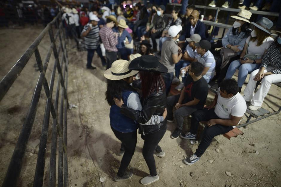 El jaripeo fue organizado por la Facultad de Agronomía y el grupo Innova, que impulsa a Walter Mazariegos. (Foto: Fabricio Alonzo/Soy502) 