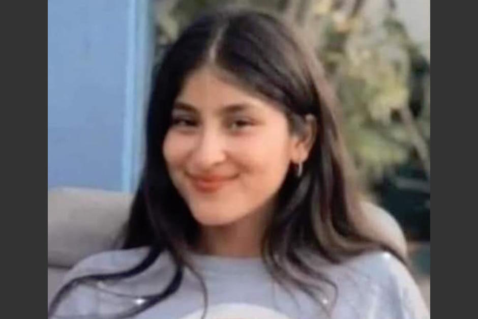 Una de las estudiantes atacadas a balazos en las afueras de un colegio en Pet&eacute;n, fue trasladada hacia la ciudad de Guatemala y se encuentra en estado delicado. (Foto: redes sociales)