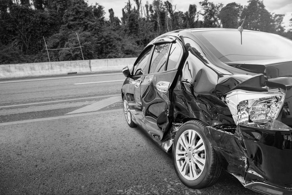 El piloto de un carro perdi&oacute; el control y choc&oacute; contra una venta de comida. (Foto: Ilustrativa)&nbsp;