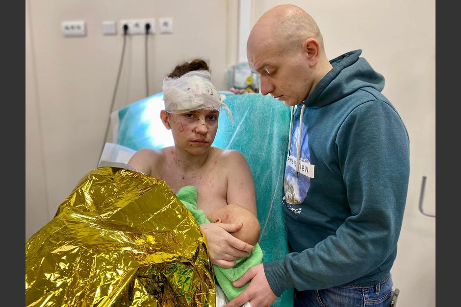 La mujer protegió con su cuerpo a la bebé. (Foto: Facebook)