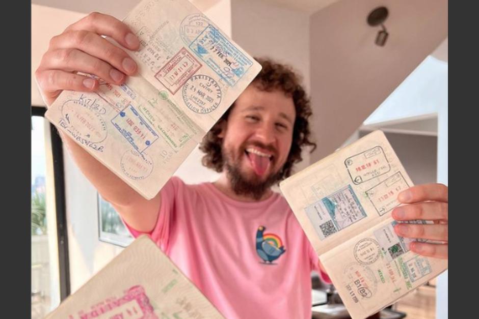 Luisito Comunica presumi&oacute; los sellos en sus pasaportes. (Foto: Instagram)