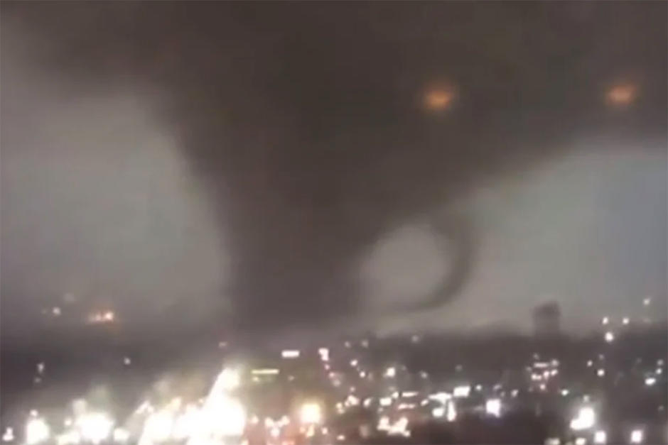 Un enorme tornado caus&oacute; devastaci&oacute;n y aterr&oacute; a la poblaci&oacute;n en Nueva Orleans, Estados Unidos. (Foto: captura de pantalla)
