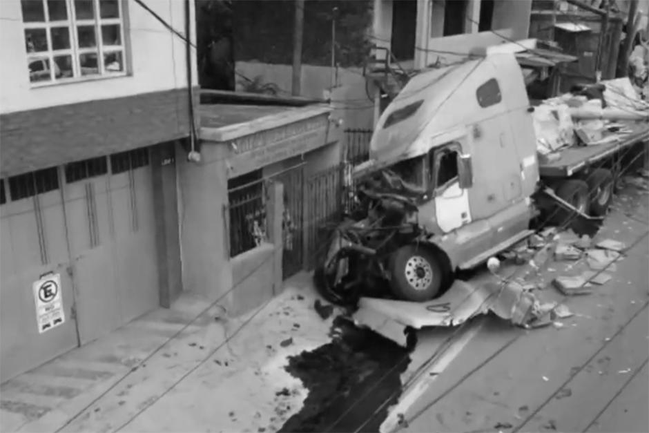 Las tres v&iacute;ctimas mortales del accidente en la ruta al Atl&aacute;ntico ya fueron identificadas, entre ellas se encuentra una ni&ntilde;a. (Foto: Bomberos Voluntarios)