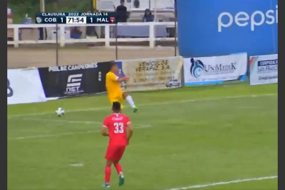 Fernando Ruiz estuvo a punto de protagonizar la jugada m&aacute;s ins&oacute;lita de la jornada. (Captura Video)