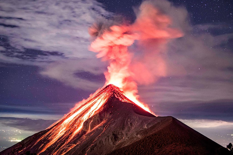 El volcán de Fuego luce impresionante desde el aire. (Foto: Juan Francisco/Flickr)