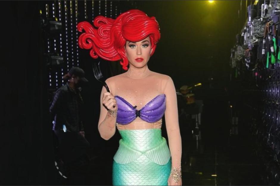 Katy Perry se vistió de la Sirenita y sufrió una terrible caída. (Foto: Instagram)