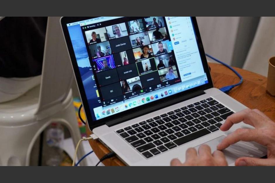 El joven prefirió dormir que recibir su clase virtual y fue descubierto tras dejar encendida la cámara. (Foto ilustrativa: Radio Mitre)