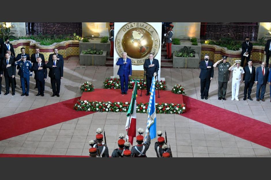 El presidente guatemalteco, Alejandro Giammattei recibi&oacute; a su hom&oacute;logo mexicano Andr&eacute;s Manuel L&oacute;pez Obrador en el Palacio Nacional de la Cultura. (Foto: AGN)