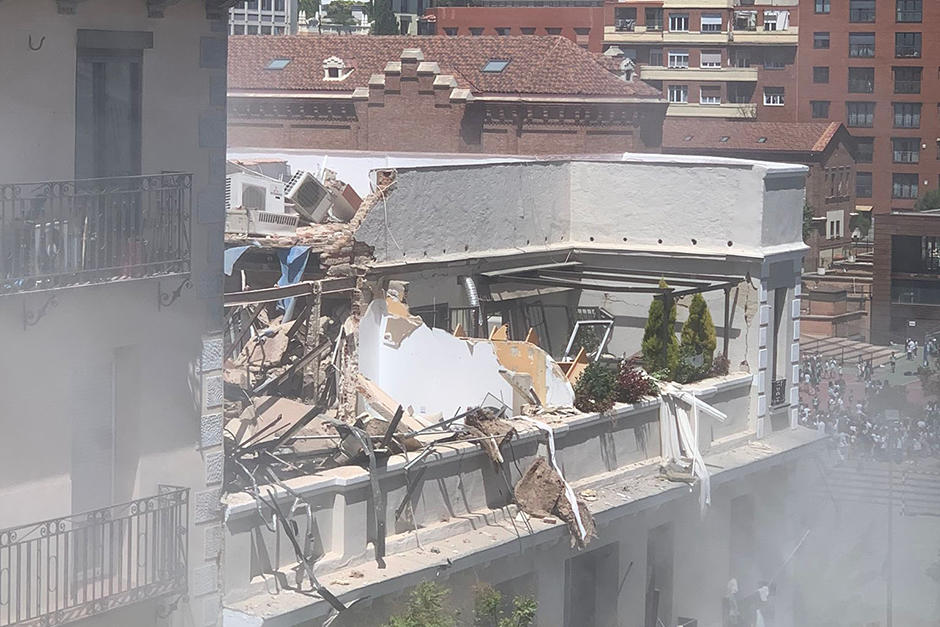 Una fuerte explosión destruyó un edificio y decenas de vehículos en el centro de Madrid. (Foto: Agencias)