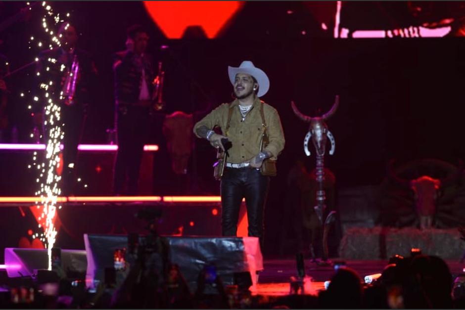 El cantante regional mexicano preocupa a sus seguidores tras compartir una foto de su pie vendado. (Foto: Wilder López/Soy502)