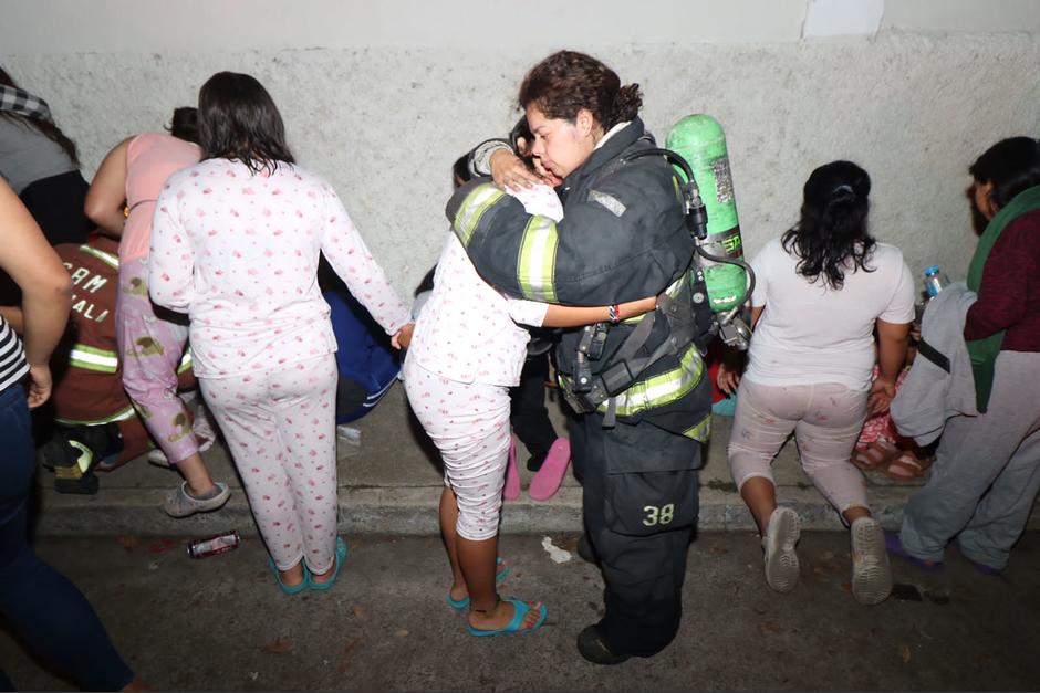 Al menos 13 menores resultaron con afecciones de salud, tras incendio en Hogar Seguro del Gobierno. (Foto: Bomberos Voluntarios)