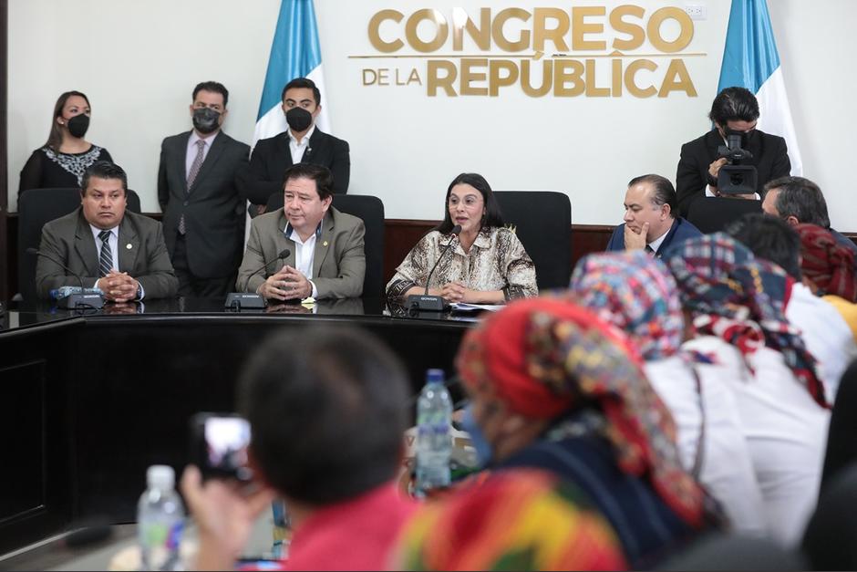 La presidenta del Congreso, Shirley Rivera, se reuni&oacute; con representantes de pueblos ind&iacute;genas para discutir sobre la iniciativa de ley 5923. (Foto: Congreso de la Rep&uacute;blica)