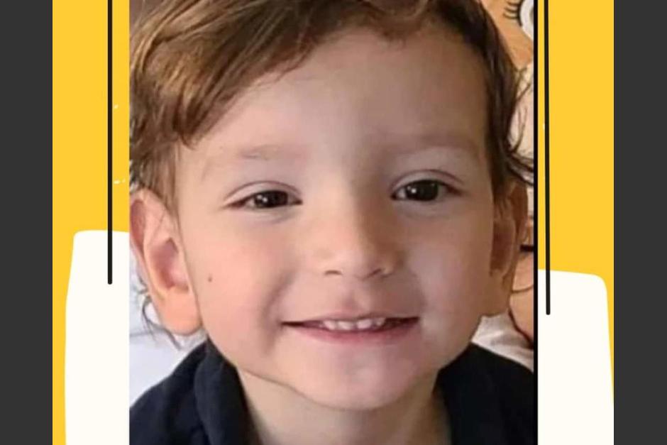 El pequeño requiere ayuda para recuperarse de la enfermedad que lo mantiene hospitalizado y a su familia angustiada. (Foto: Twitter)