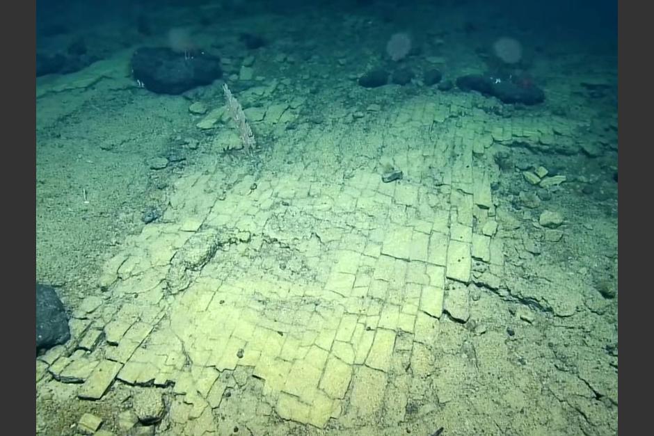 Un camino de ladrillos amarillos fue encontrado a más de 3 mil metros de profundidad. (Foto: EVNautilus)
