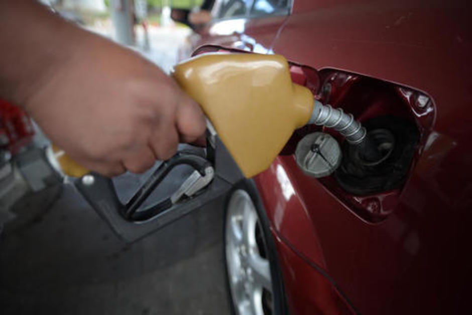 Los precios de gasolina han superado los Q 40 por galón. (Foto: archivo/Soy502)