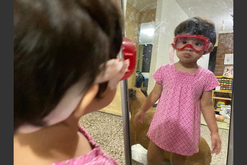 La pequeña Valentina de 2 años necesita ayuda para continuar con su tratamiento por un síndrome que le provocó una infección en el corazón. (Foto: Cortesía)