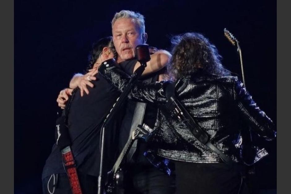 El vocalista de Metallica mostr&oacute; su lado m&aacute;s sensible frente a sus admiradores. (Foto: Twitter)