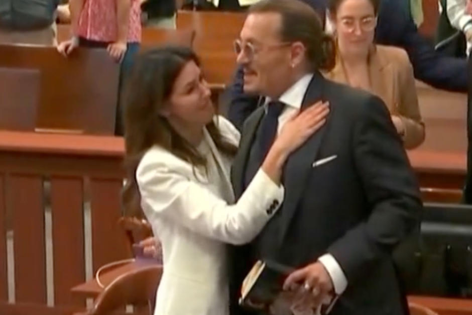 El abrazo entre abogada y cliente se hizo viral. (Foto: Oficial)