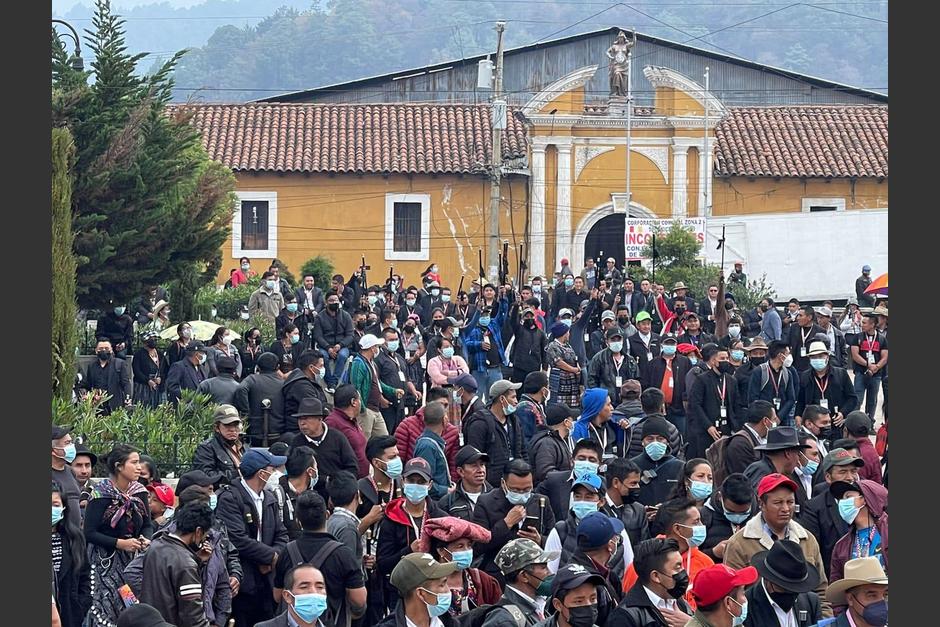 Los 48 Cantones de Totonicap&aacute;n re&uacute;nen firmas para presentar un memorial al Congreso de la Rep&uacute;blica. (Foto: Facebook 48 Cantones)