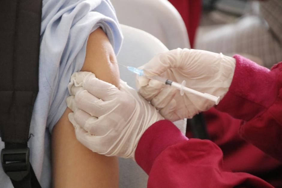 La vacuna antigripal también se aplica en el brazo. (Foto: archivo/soy502)