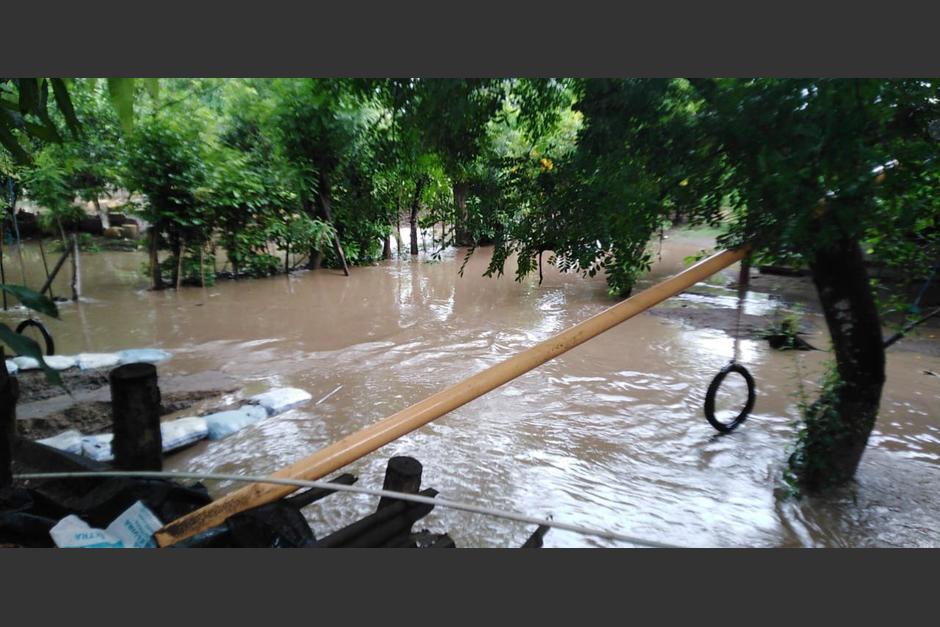 Al menos tres departamentos resultaron afectados por las lluvias de las últimas horas. (Foto: CONRED)