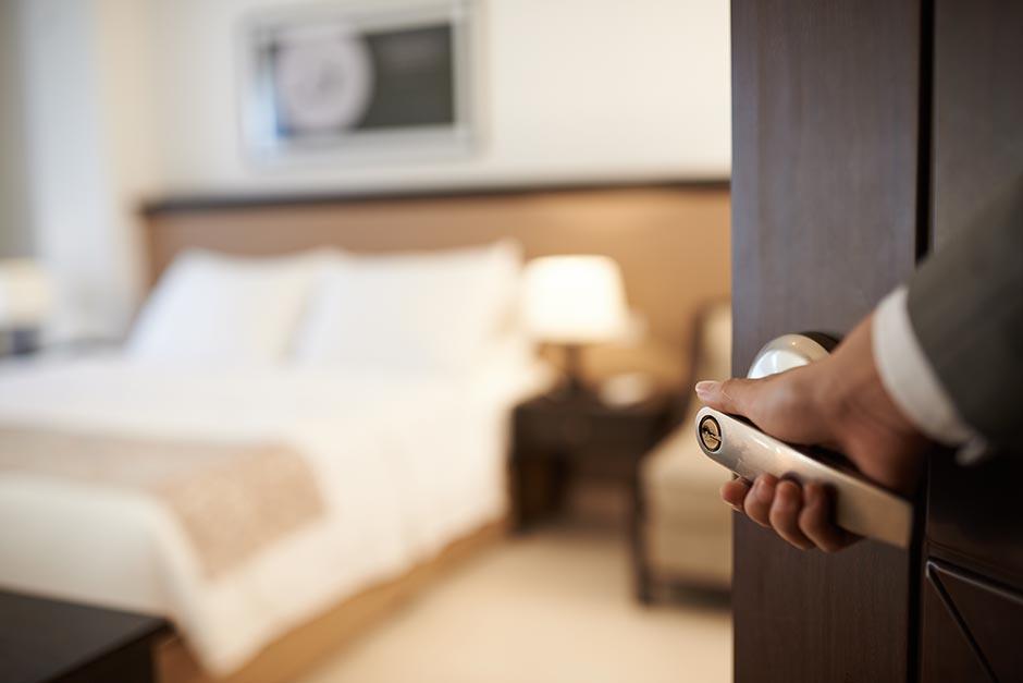 La Contraloría de Cuentas denunció a autoridades del Ministerio de Salud por el arrendamiento poco eficiente de habitaciones de hotel para pacientes con Covid-19. (Foto: Shutterstock)