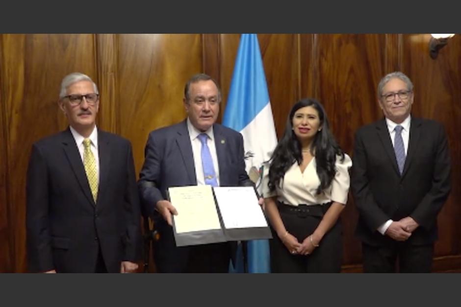 Alejandro Giammattei jurament&oacute; a los nuevos integrantes del directorio de la Comisi&oacute;n Nacional de Energ&iacute;a El&eacute;ctrica. (Foto: captura de video)