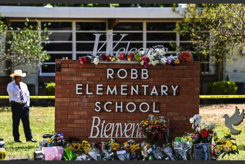 La escuela primaria Robb fue escenario de un tiroteo que dejó 21 personas fallecidas. (Foto: AFP)
