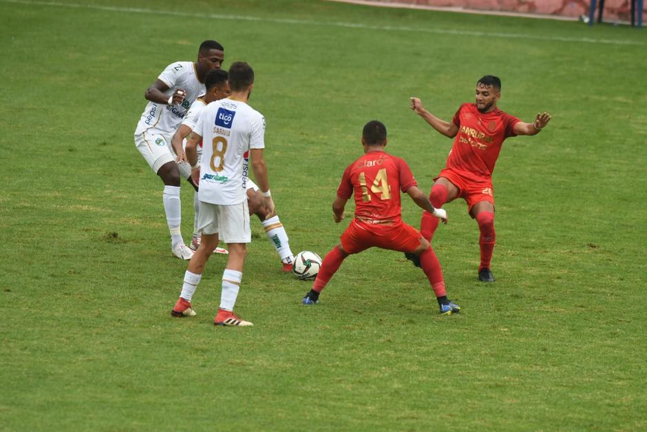 El ambiente hostil en El Trébol le costó una fuerte multa a Municipal. (Foto: Nuestro Diario)