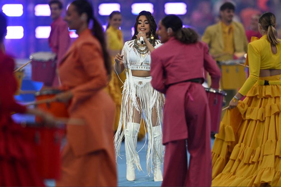 El espect&aacute;culo de la cantante no fue tan estridente como los aficionados del Liverpool y Real Madrid. (Foto: AFP)