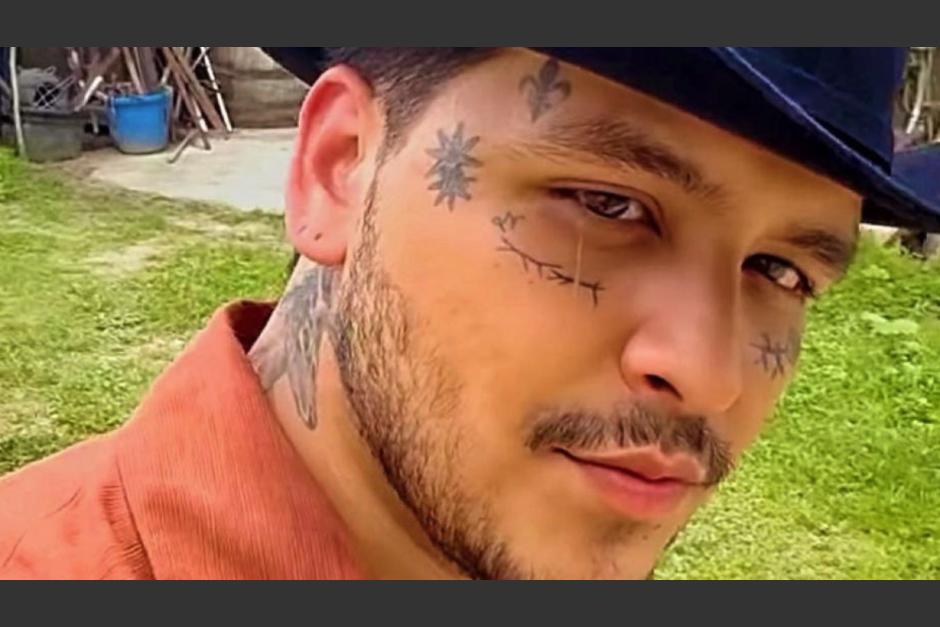 Christian Nodal sorprendió a sus fans tras aparecer con un nuevo tatuaje en el rostro. (Foto: Instagram)