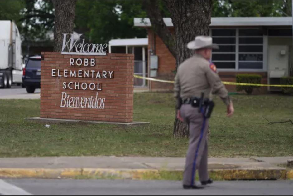 El pasado martes 24 de mayo, un joven irrumpió la escuela primaria Robb y asesinó a 21 personas. (Foto: El Diario)