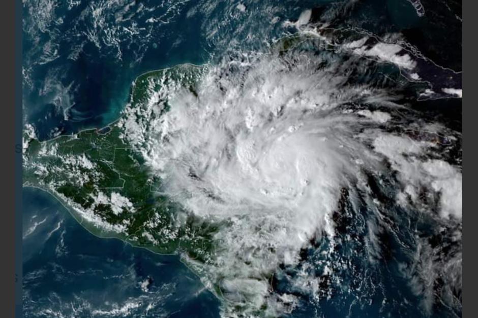 Lisa se fortaleció en huracán y podría generar efectos sobre Guatemala. (Foto: captura de pantalla)