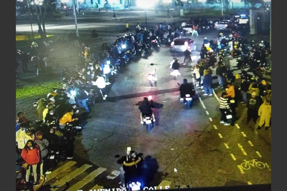 Decenas de motoristas disfrazados salieron nuevamente en caravana y recorrieron las principales calles y avenidas del Centro Histórico (Foto: Amílcar Montejo)