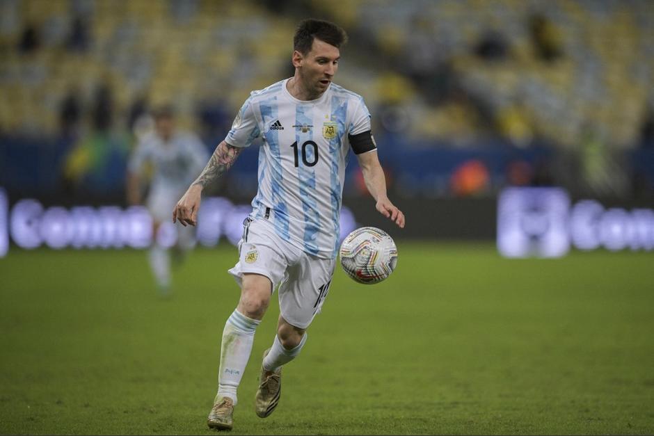 Messi dio un mensaje de aliento a sus compañeros previo a la final de la Copa América con Brasil. (Foto: AFP)