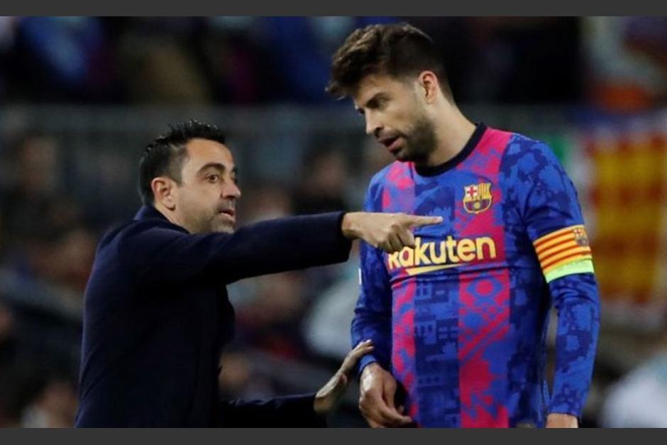 Xavi Hernández habló sobre la verdadera razón por la que Piqué decidió salir del Barcelona. (Foto: AFP)