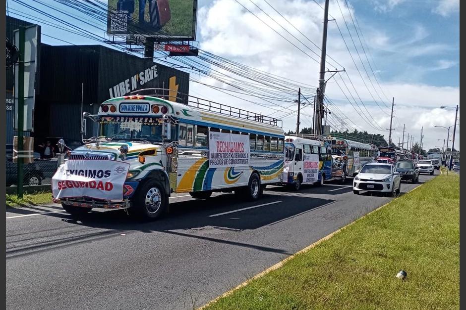 La manifestación de transportistas complica la movilidad en varios ingresos de la ciudad. (Foto: Amílcar Montejo)