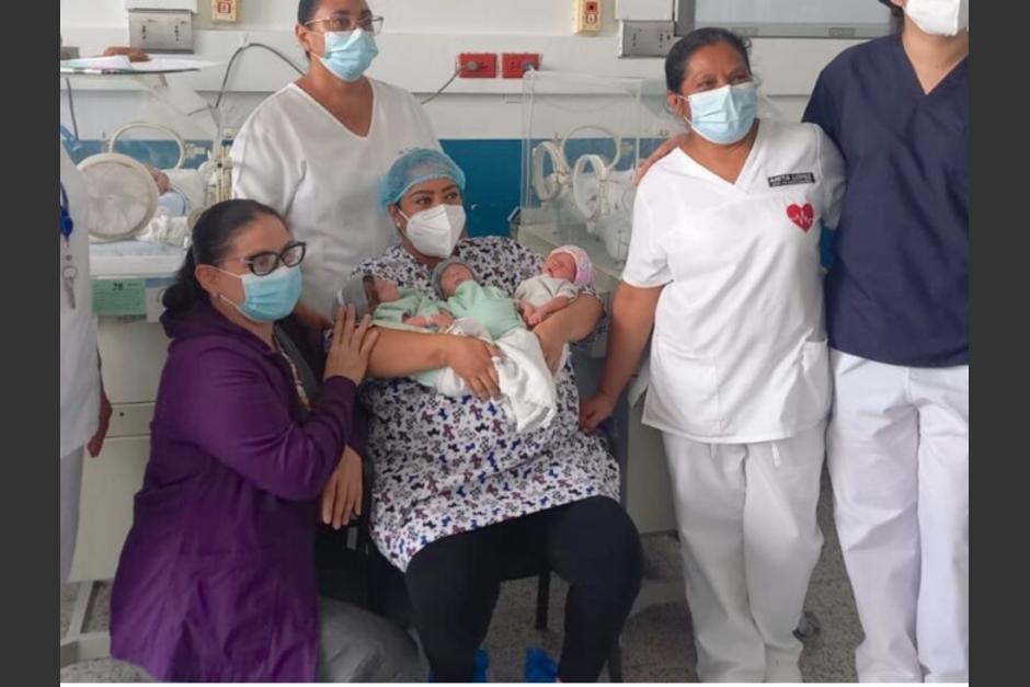 Esta mujer es madre de trillizos. (Foto: IGSS)