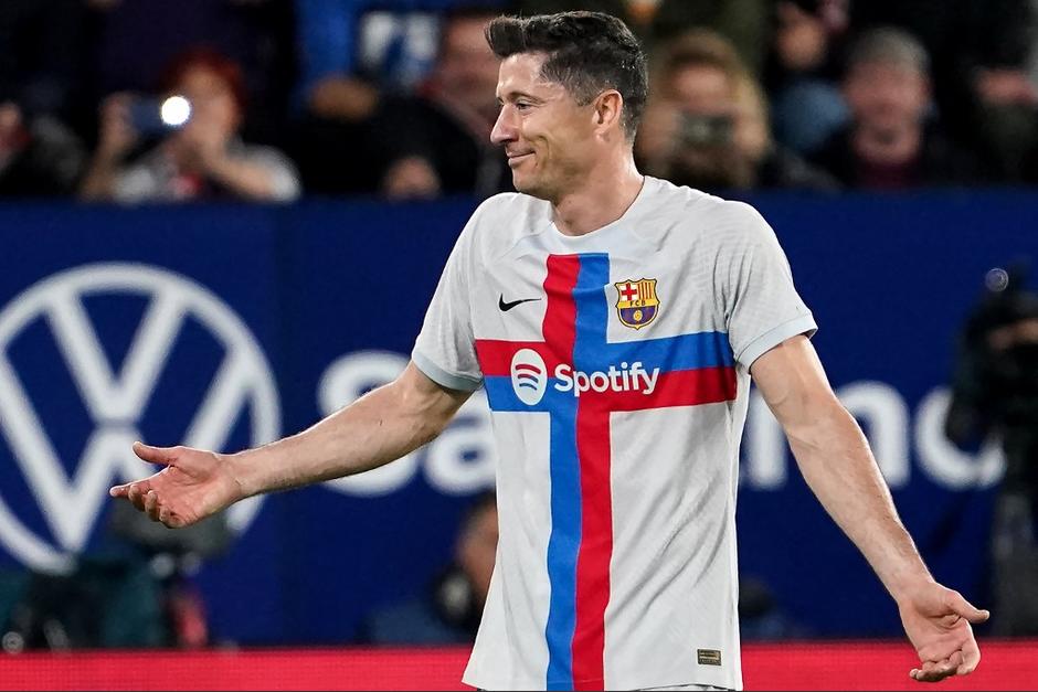 Tres partidos de sanción a Lewandowski y cuatro a Piqué en Liga Española. (Foto: AFP)