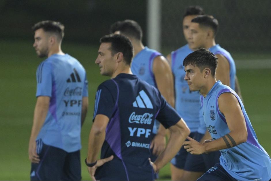La Selección de Argentina realizó un asado durante su estadía en Qatar. (Foto: AFP)