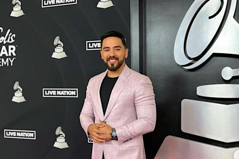 El conductor guatemalteco dio todos los detalles de la gala. (Foto: Víctor Urrutia)