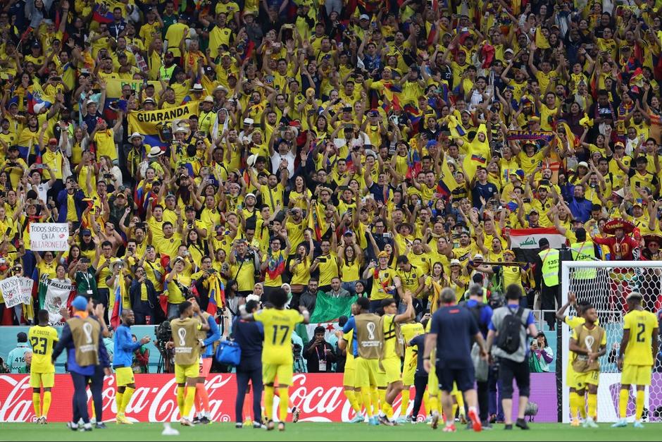 Hingas de Ecuador gritan a todo pulmón para exigir cerveza en Qatar. (Foto: AFP)