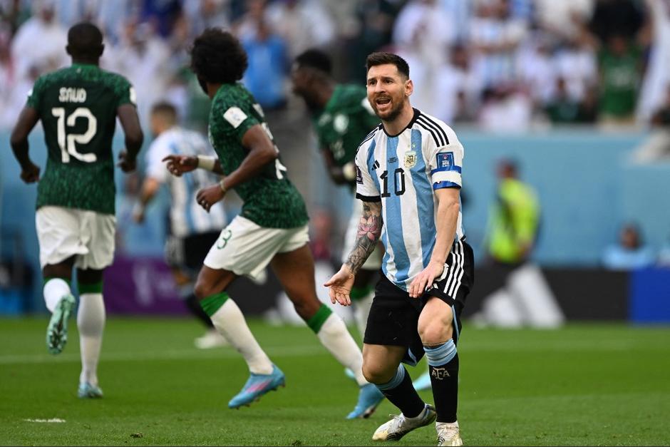Lionel Messi anotó de penal, pero no fue suficiente para conseguir la victoria al final del partido. (Foto: AFP)&nbsp;