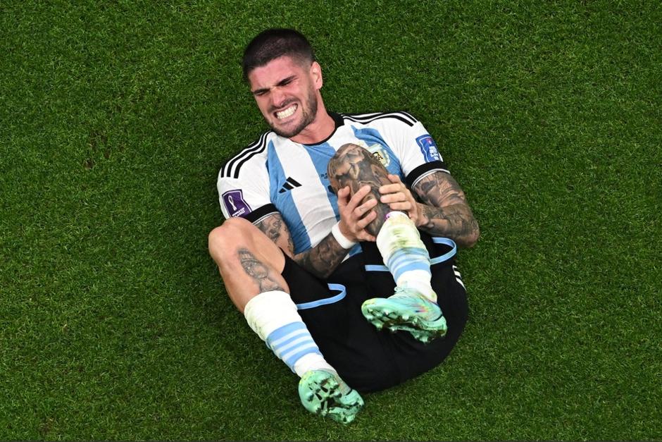 Rodrigo de Paul ha perdido muchos balones y en redes sociales, los fanáticos de Argentina piden que lo cambien. (Foto: AFP)